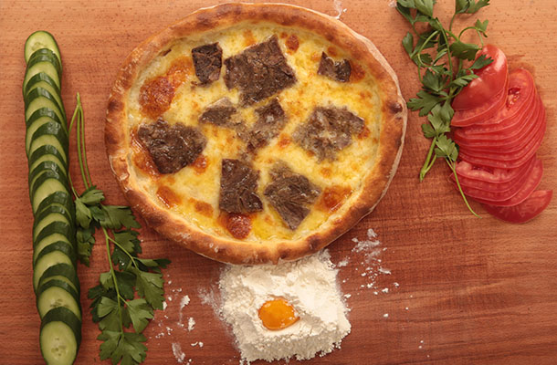 Peynirli Kavurmalı Pide pidesi
