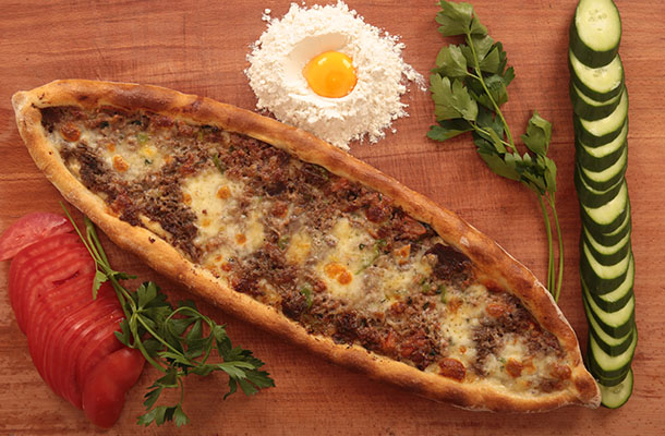Peynirli Kıymalı Pide pidesi