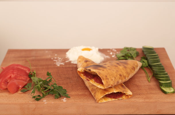 Sucuklu Kapalı Pide pidesi