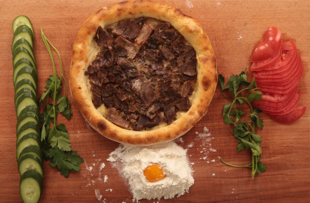 İnce Kavurmalı Pide pidesi